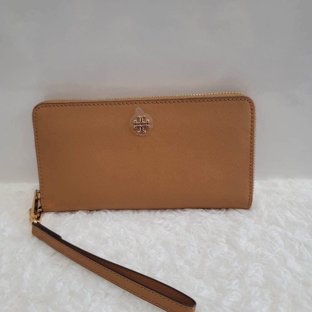 Long zipperd wallet